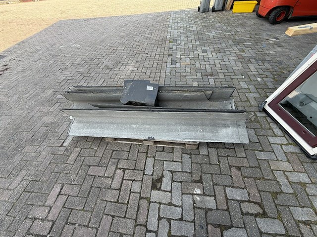Partij hulpstukken cementgolf platen - afbeelding 1 van  3
