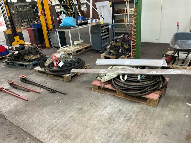 Partij hydraulick slangen - afbeelding 1 van  11