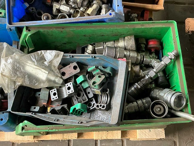 Partij hydrauliek koppelingen en fitwerk - afbeelding 5 van  7