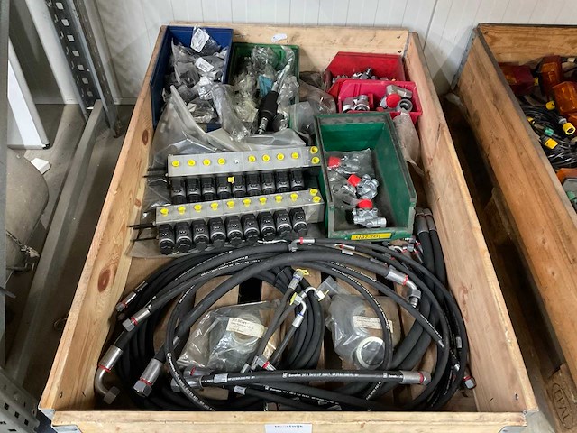 Partij hydrauliek materialen - afbeelding 1 van  3