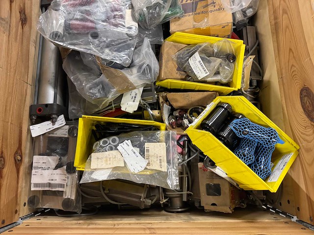 Partij hydrauliek & mechanische onderdelen mix (218kg) - afbeelding 2 van  8