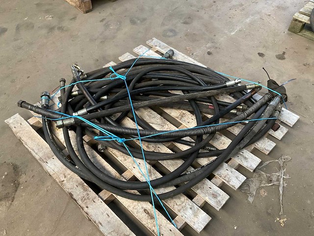 Partij hydrauliek slangen - afbeelding 2 van  3