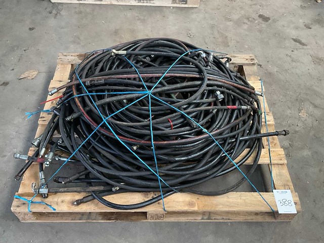 Partij hydrauliek slangen - afbeelding 1 van  4