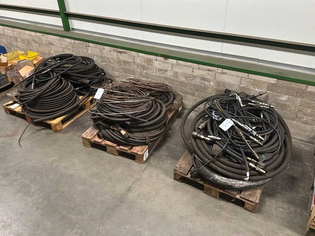 Partij hydrauliek slangen - afbeelding 1 van  5