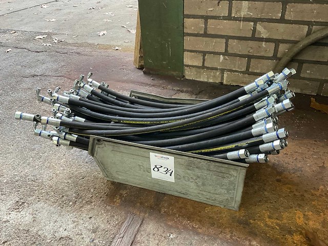 Partij hydrauliek slangen - afbeelding 1 van  4