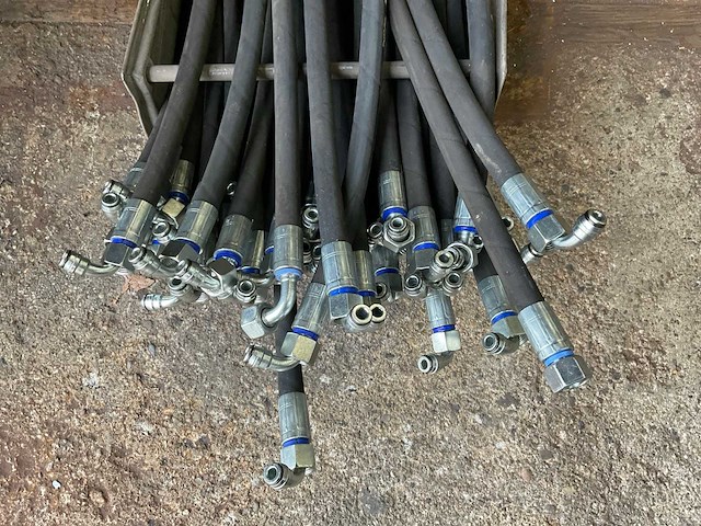 Partij hydrauliek slangen - afbeelding 3 van  4