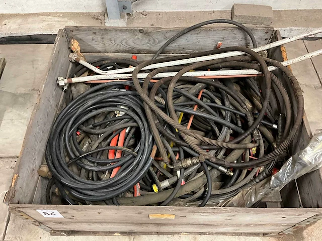 Partij hydrauliek slangen - afbeelding 1 van  4