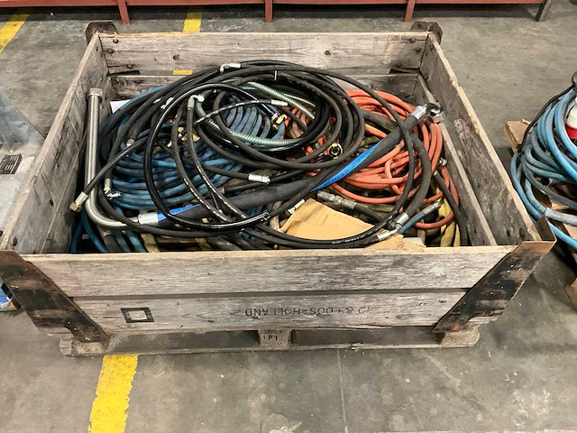 Partij hydrauliekslangen - afbeelding 1 van  2