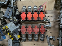 Partij hydraulische componenten - afbeelding 3 van  22