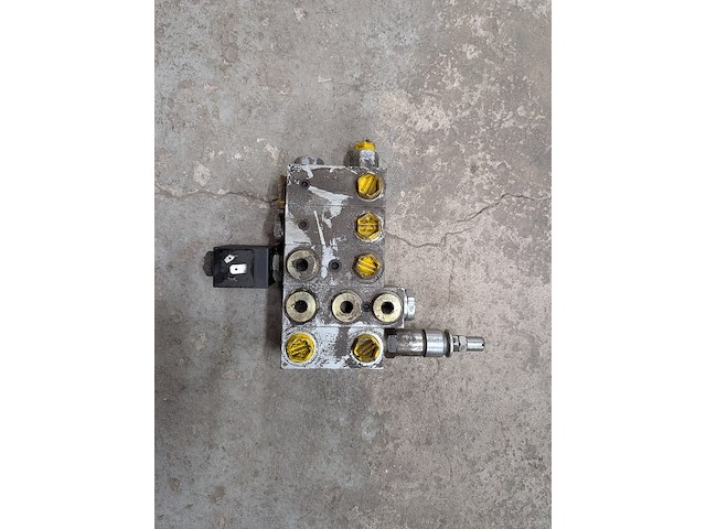 Partij hydraulische componenten - afbeelding 9 van  22