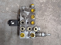 Partij hydraulische componenten - afbeelding 9 van  22
