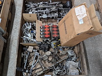 Partij hydraulische componenten - afbeelding 1 van  22