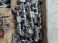 Partij hydraulische componenten - afbeelding 12 van  22