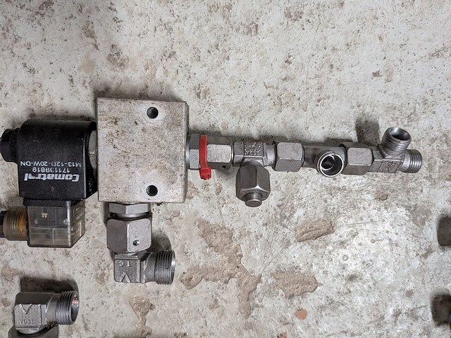 Partij hydraulische componenten - afbeelding 17 van  22