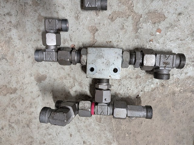 Partij hydraulische componenten - afbeelding 19 van  22