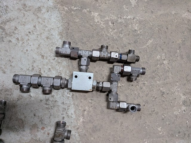 Partij hydraulische componenten - afbeelding 20 van  22
