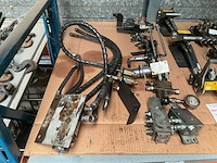 Partij hydraulische onderdelen - afbeelding 1 van  2