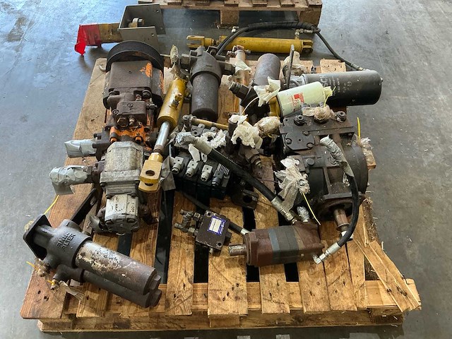 Partij hydraulische pompen - afbeelding 13 van  18