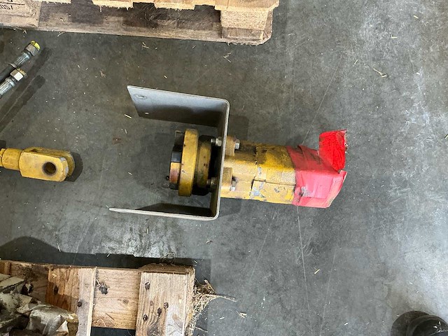 Partij hydraulische pompen - afbeelding 12 van  16