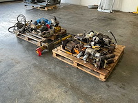 Partij hydraulische pompen - afbeelding 1 van  16