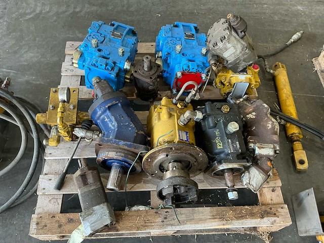 Partij hydraulische pompen - afbeelding 8 van  16