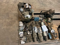 Partij hydraulische regelventielen - afbeelding 2 van  3