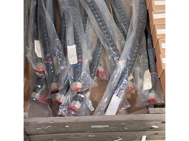 Partij hydraulische slangen en pakkingen, o.a flexion - afbeelding 2 van  6