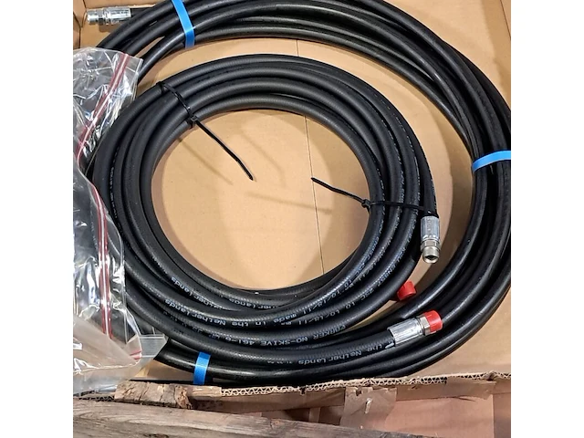 Partij hydraulische slangen, o.a cargotec - afbeelding 6 van  9