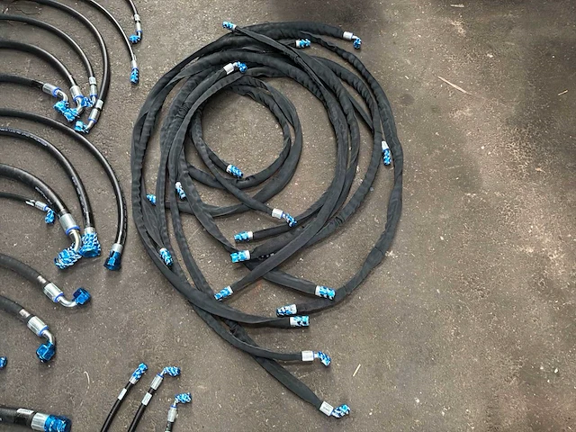 Partij hydraulische slangen set oa shovel kw25-27 - afbeelding 7 van  13