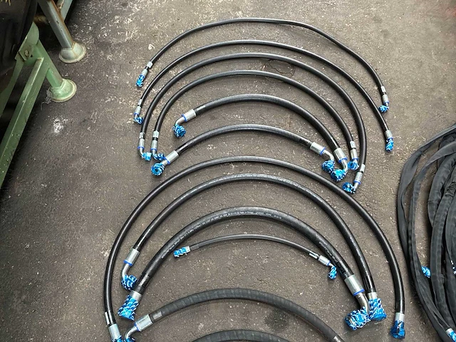Partij hydraulische slangen set oa shovel kw25-27 - afbeelding 8 van  13