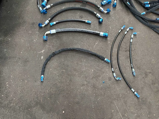 Partij hydraulische slangen set oa shovel kw25-27 - afbeelding 10 van  13