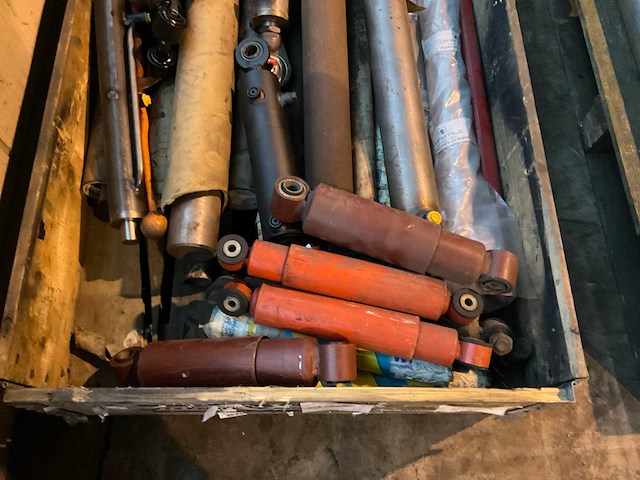 Partij hydraulische werkcilinders - afbeelding 2 van  3