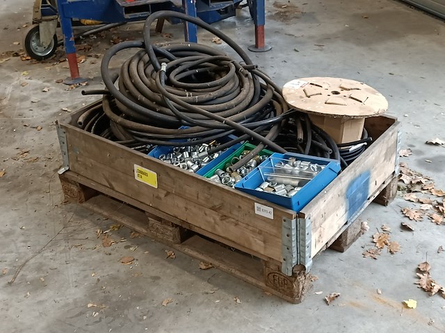 Partij hydro slang en koppelingen - afbeelding 1 van  9