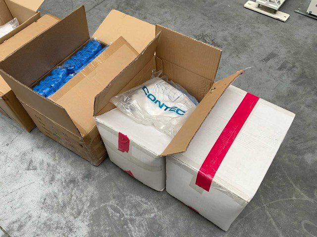 Partij hygiene overalls, poetsdoeken, buffet caps, etc. - afbeelding 8 van  9