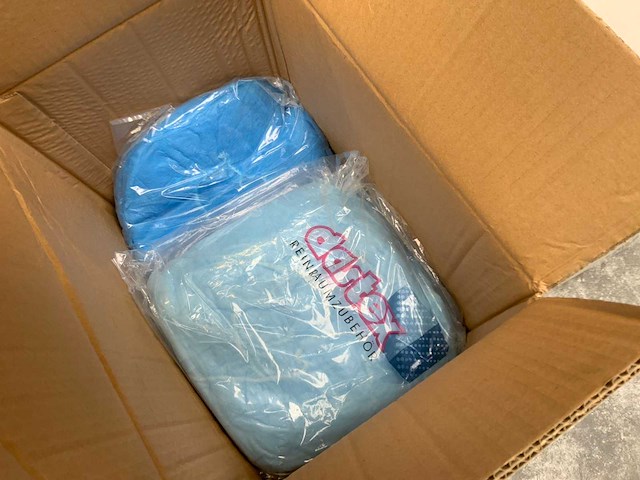 Partij hygiene overalls, poetsdoeken, buffet caps, etc. - afbeelding 1 van  6