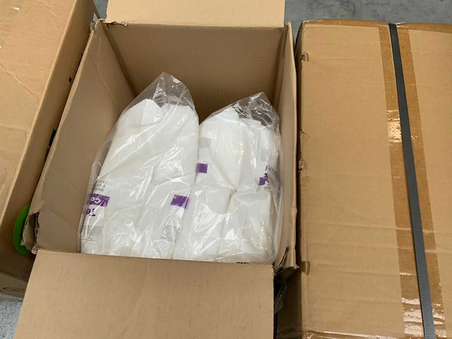 Partij hygiene overalls, poetsdoeken, buffet caps, etc. - afbeelding 4 van  6