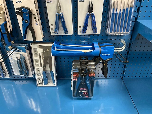 Partij hyundai tangen, kitspuiten en handgereedschappen (circa 45 stuks) - afbeelding 8 van  8