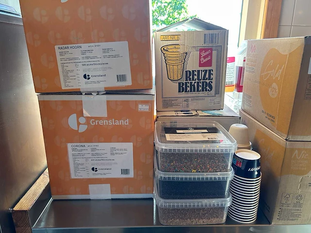 Partij ijssalonbenodigdheden en verpakkingsmaterialen - afbeelding 2 van  10