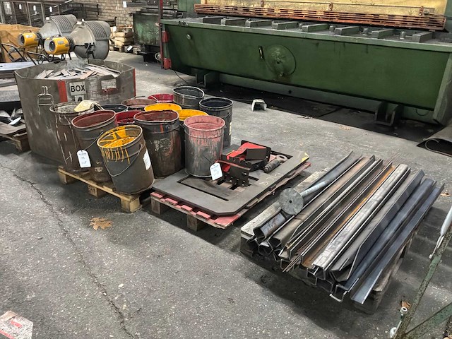 Partij ijzer voorraad - afbeelding 1 van  9