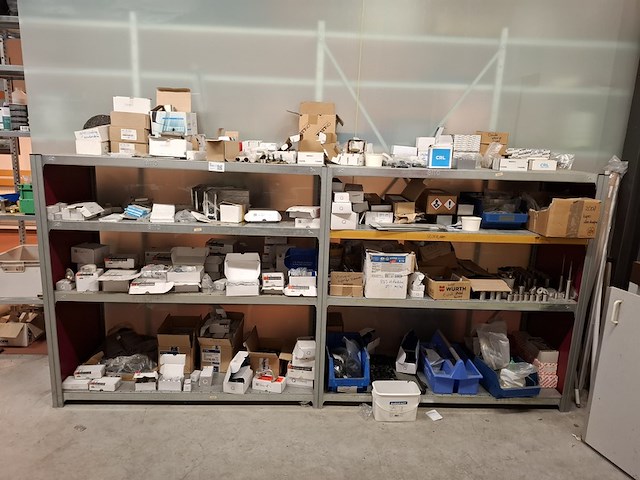 Partij ijzerwaar en bevestigingsmateriaal - afbeelding 1 van  44