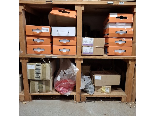 Partij ijzerwaar in 4x vak - afbeelding 1 van  14