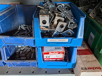 Partij ijzerwaar in magazijnbakjes - afbeelding 3 van  61