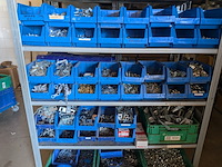 Partij ijzerwaar in magazijnbakjes - afbeelding 7 van  61