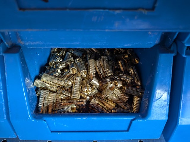Partij ijzerwaar in magazijnbakjes - afbeelding 13 van  61