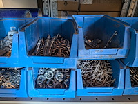 Partij ijzerwaar in magazijnbakjes - afbeelding 14 van  61