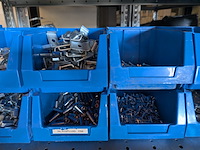 Partij ijzerwaar in magazijnbakjes - afbeelding 30 van  61
