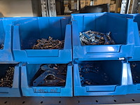 Partij ijzerwaar in magazijnbakjes - afbeelding 35 van  61
