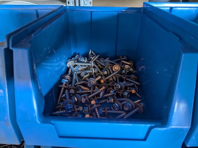 Partij ijzerwaar in magazijnbakjes - afbeelding 36 van  61