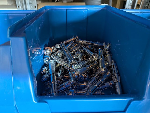 Partij ijzerwaar in magazijnbakjes - afbeelding 37 van  61