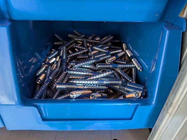Partij ijzerwaar in magazijnbakjes - afbeelding 43 van  61